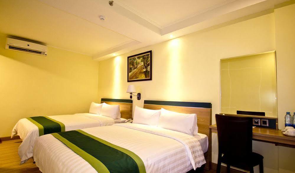 Green Batara Hotel Bandung Exteriör bild